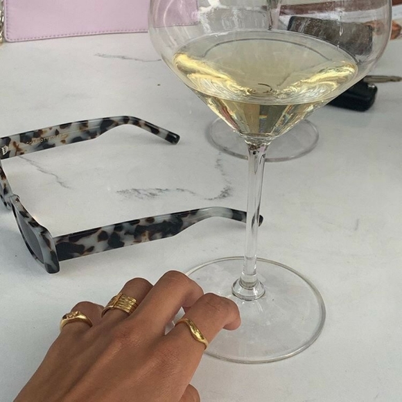 Meet your Posher, Elena - Picture 2 of 3